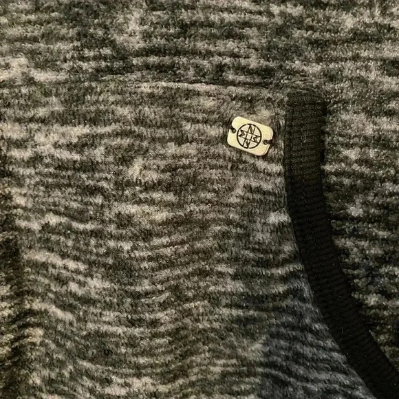Nicole Miller Black- Gray Soft Fleece Light Pullover Top Front Pocket Sz Medium - Picture 4 of 7